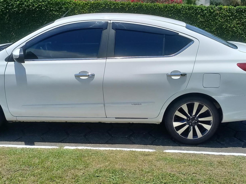 Nissan VERSA UNIQUE 1.6 16V FlexStart 4p Aut.